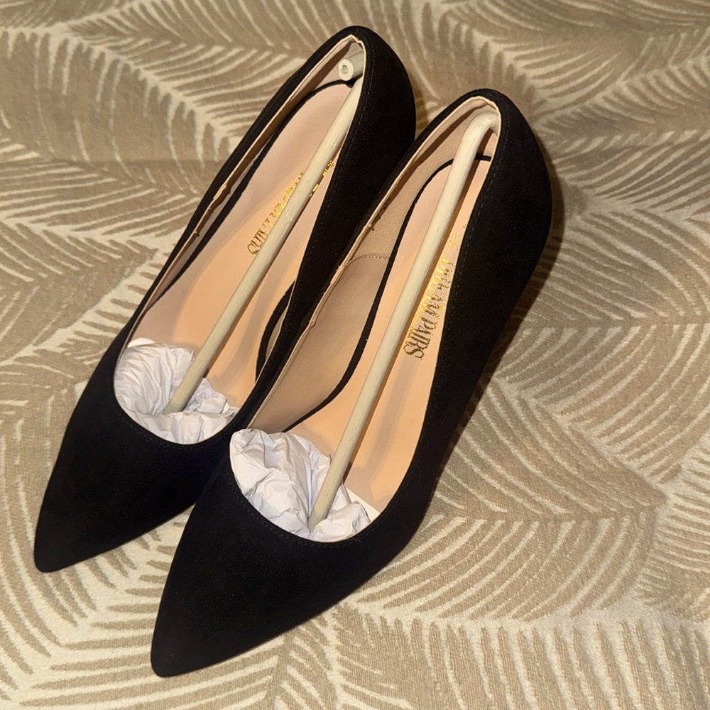Heels color black Brand New